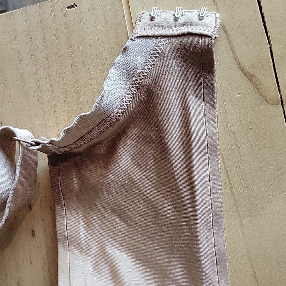 Full Coverage Neutral Bra - Picture 8 of 9